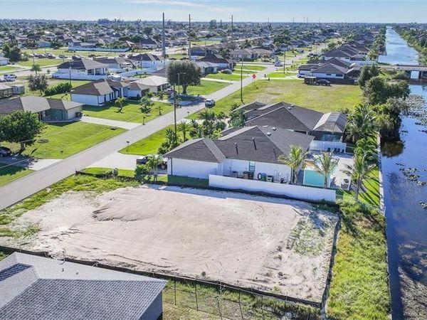 31 NE 8TH TERRACE, CAPE CORAL, FL 33909