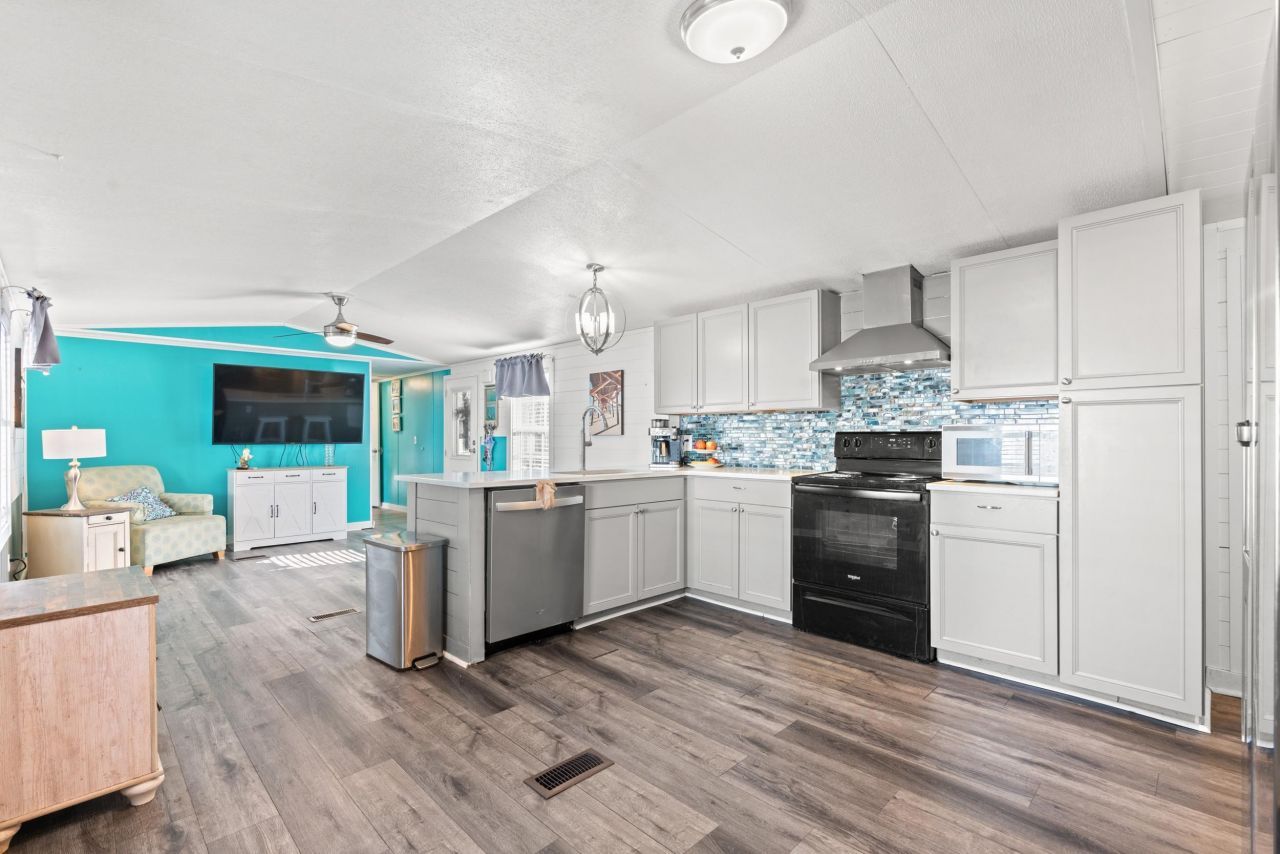 77 Offshore Dr. Photo 6