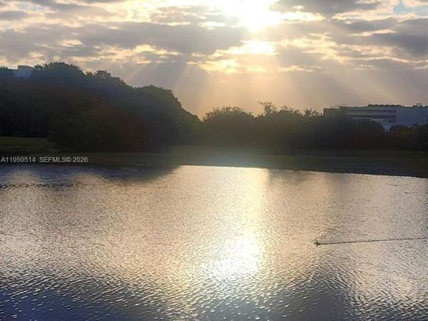 9682 Fontainebleau Blvd, Unit 203, Miami, FL 33172