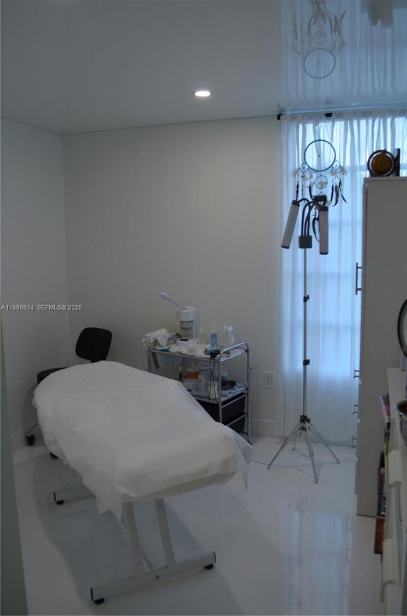 9682 Fontainebleau Blvd, Unit 203, Miami, FL 33172 Photo