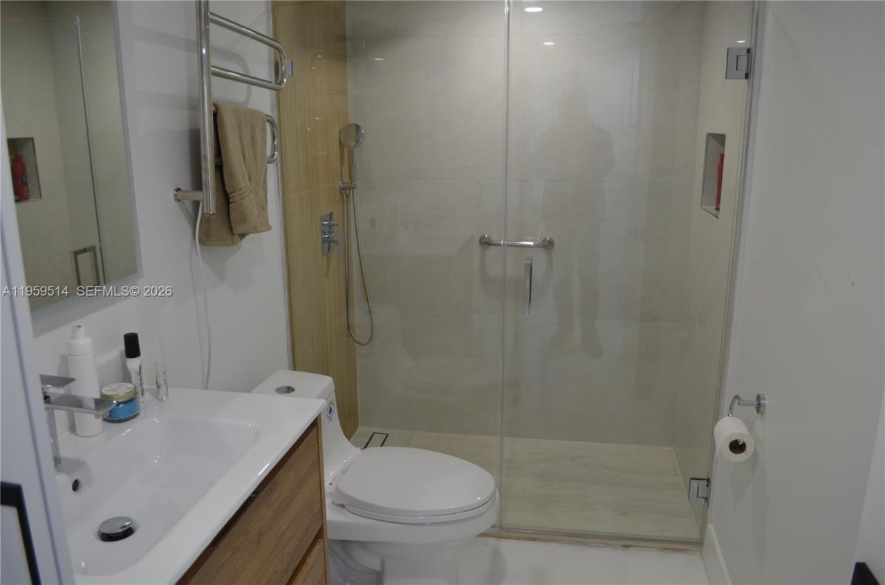 9682 Fontainebleau Blvd, Unit 203, Miami, FL 33172 Photo