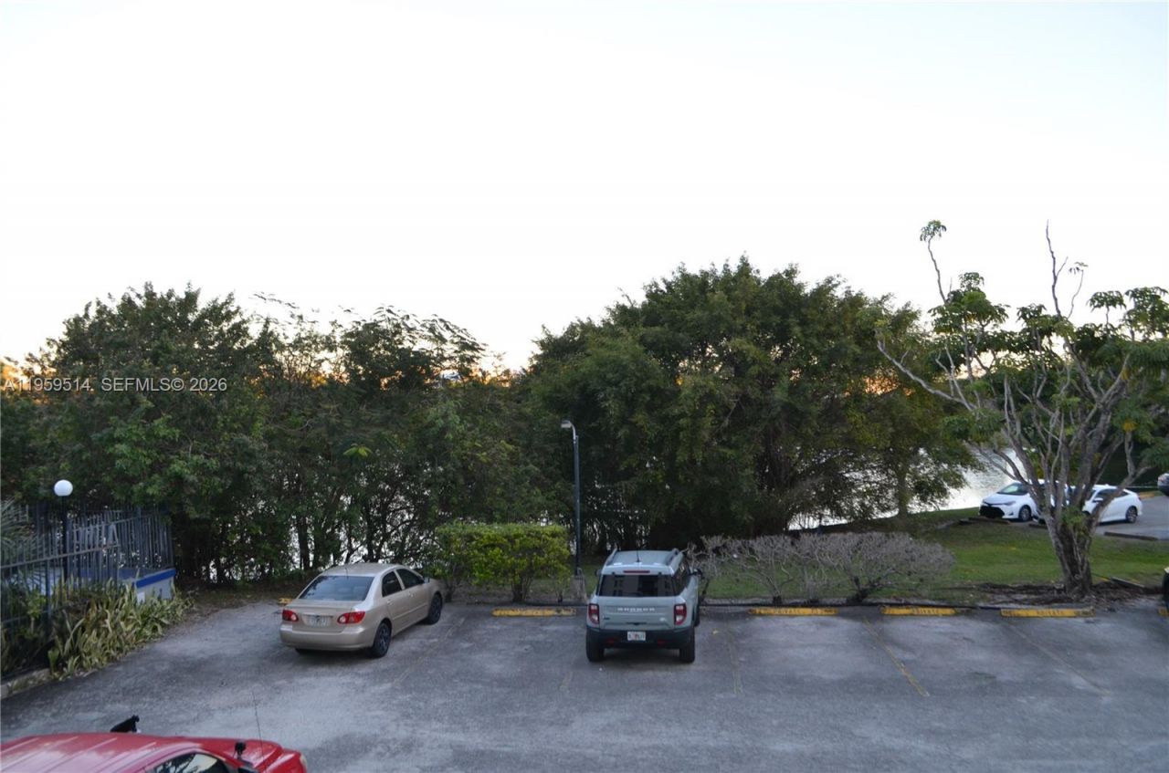 9682 Fontainebleau Blvd, Unit 203, Miami, FL 33172 Photo