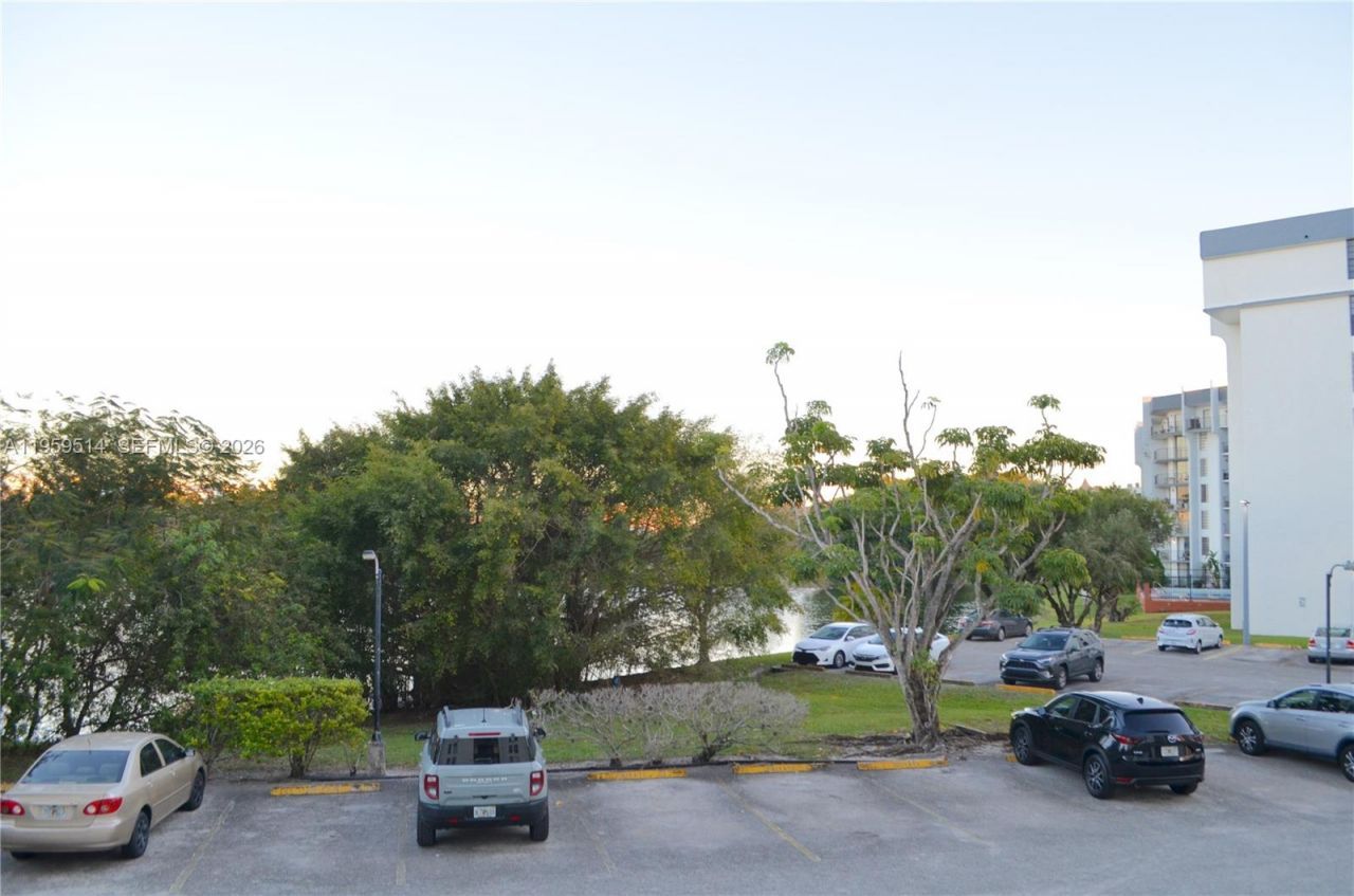 9682 Fontainebleau Blvd, Unit 203, Miami, FL 33172 Photo