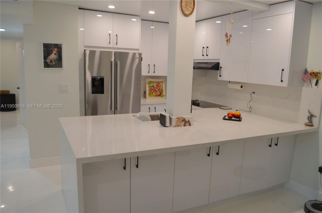 9682 Fontainebleau Blvd, Unit 203, Miami, FL 33172 Photo