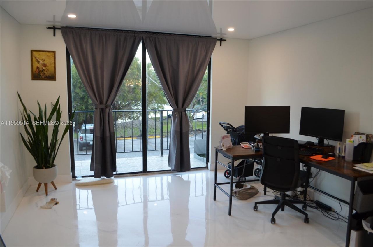 9682 Fontainebleau Blvd, Unit 203, Miami, FL 33172 Photo