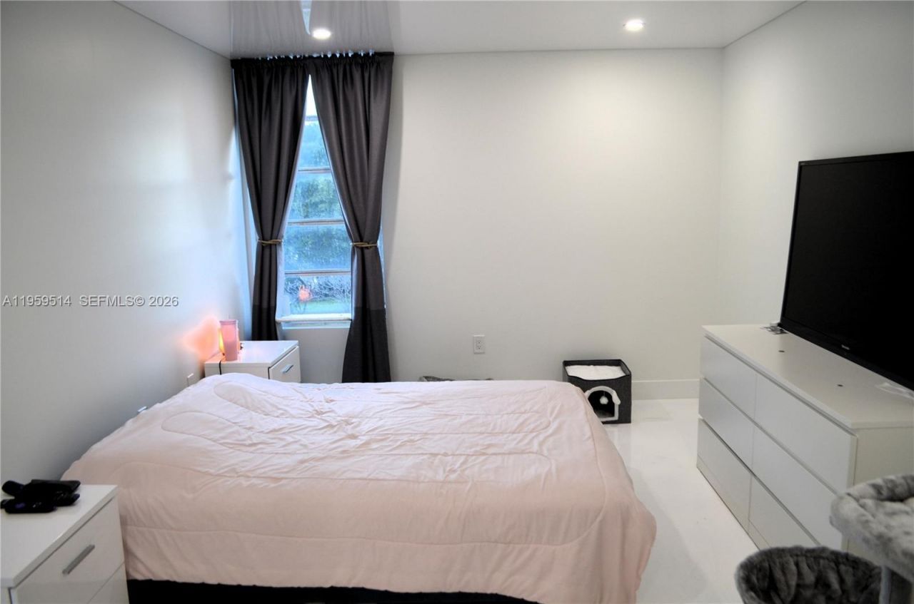 9682 Fontainebleau Blvd, Unit 203, Miami, FL 33172 Photo