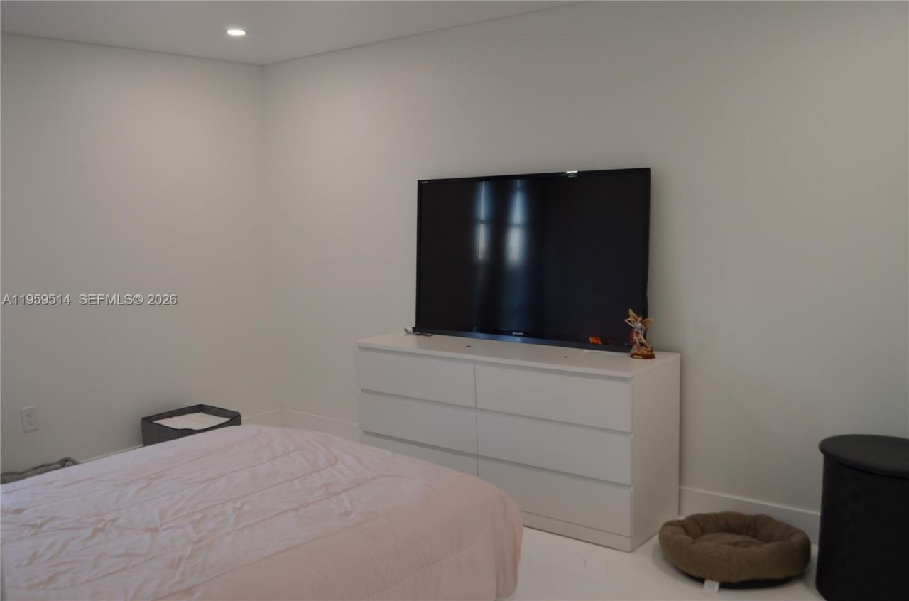 9682 Fontainebleau Blvd, Unit 203, Miami, FL 33172 Photo