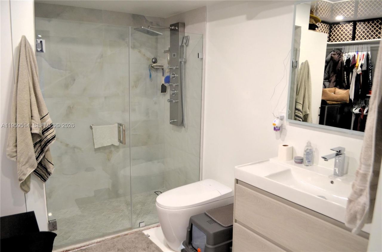 9682 Fontainebleau Blvd, Unit 203, Miami, FL 33172 Photo