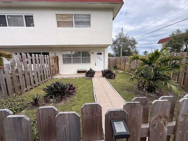 1520 NE 151st St, Unit 104, Miami, FL 33162