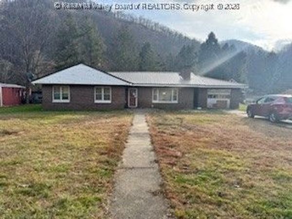 6026 Pond Fork Road, Madison, WV 25130