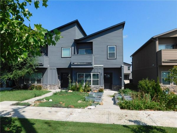 2240 W Moore Lane , Fayetteville, AR 72704