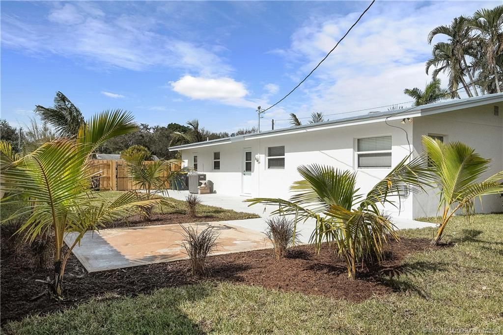 901 SE Madison Avenue, Stuart, FL 34996 Photo