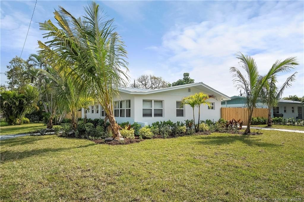 901 SE Madison Avenue, Stuart, FL 34996 Photo