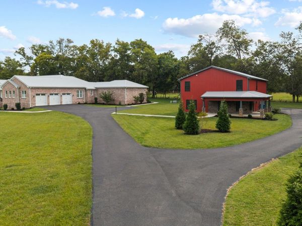 808 N Main St, Mount Pleasant, TN 38474