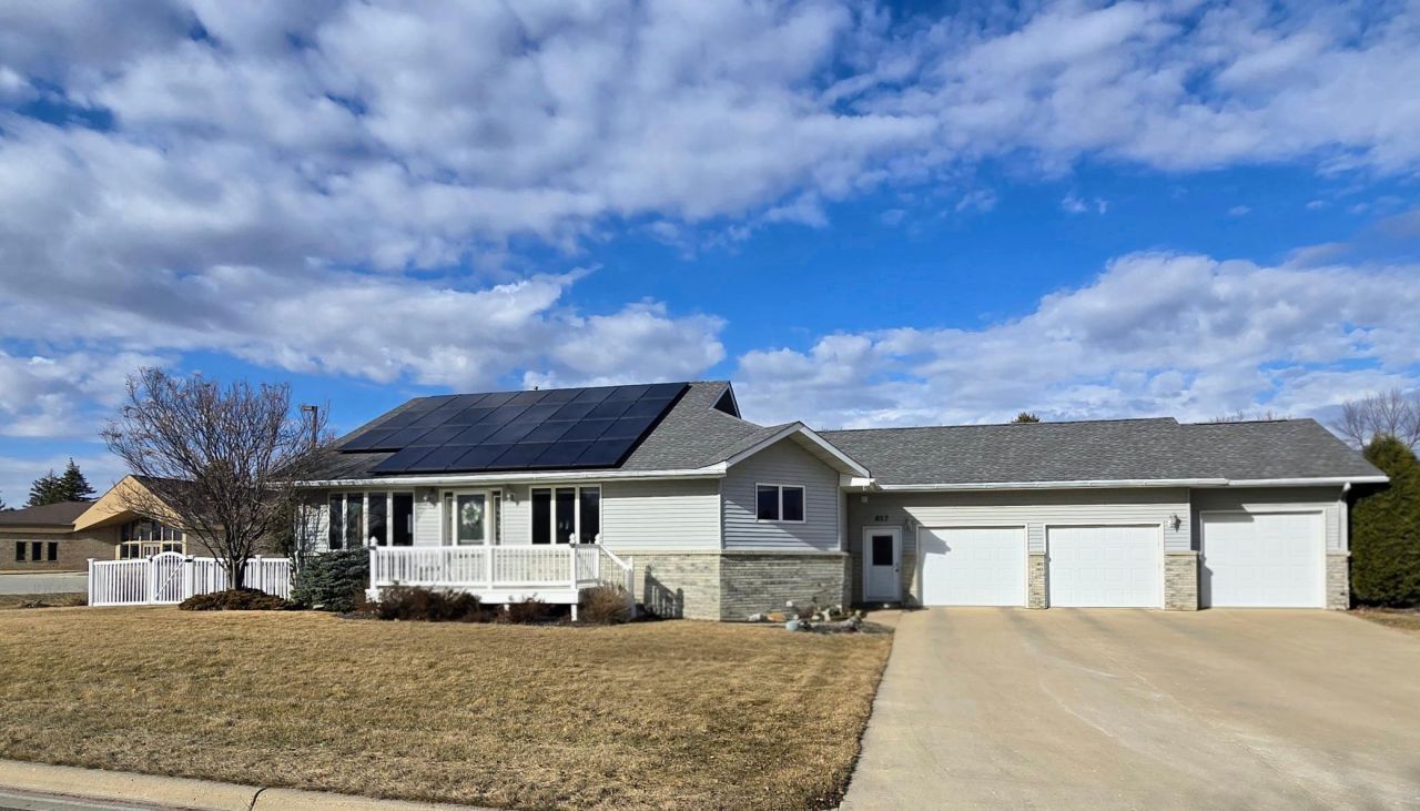 807 8th Street SW, Pipestone, MN 56164