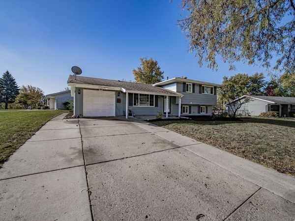 1601 Kingston Lane, Schaumburg, IL 60193