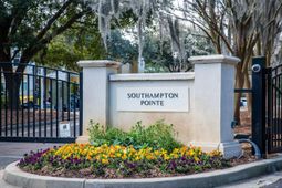 2322 Chatelain Way photo 4