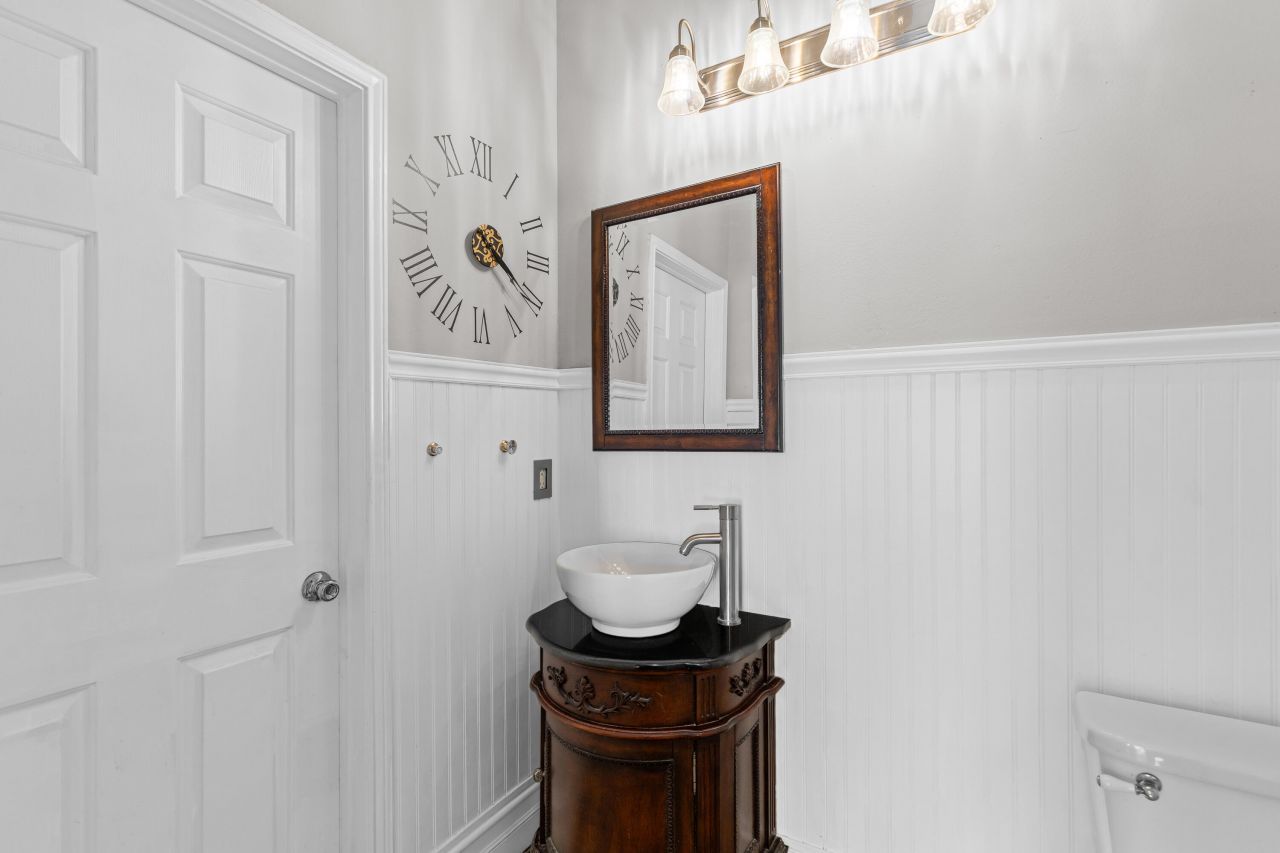 2322 Chatelain Way Photo 20