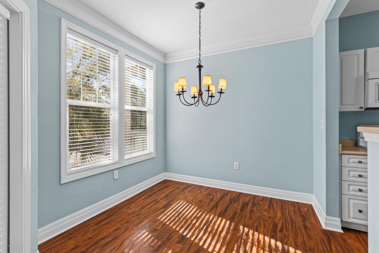 2322 Chatelain Way Photo 9