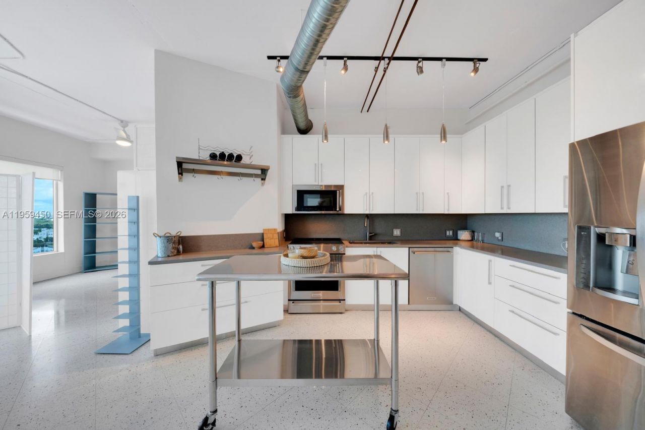 10 SW South River Dr, Unit PHI06, Miami, FL 33130 Photo