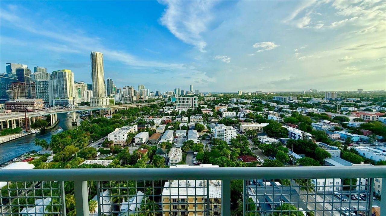 10 SW South River Dr, Unit PHI06, Miami, FL 33130 Photo