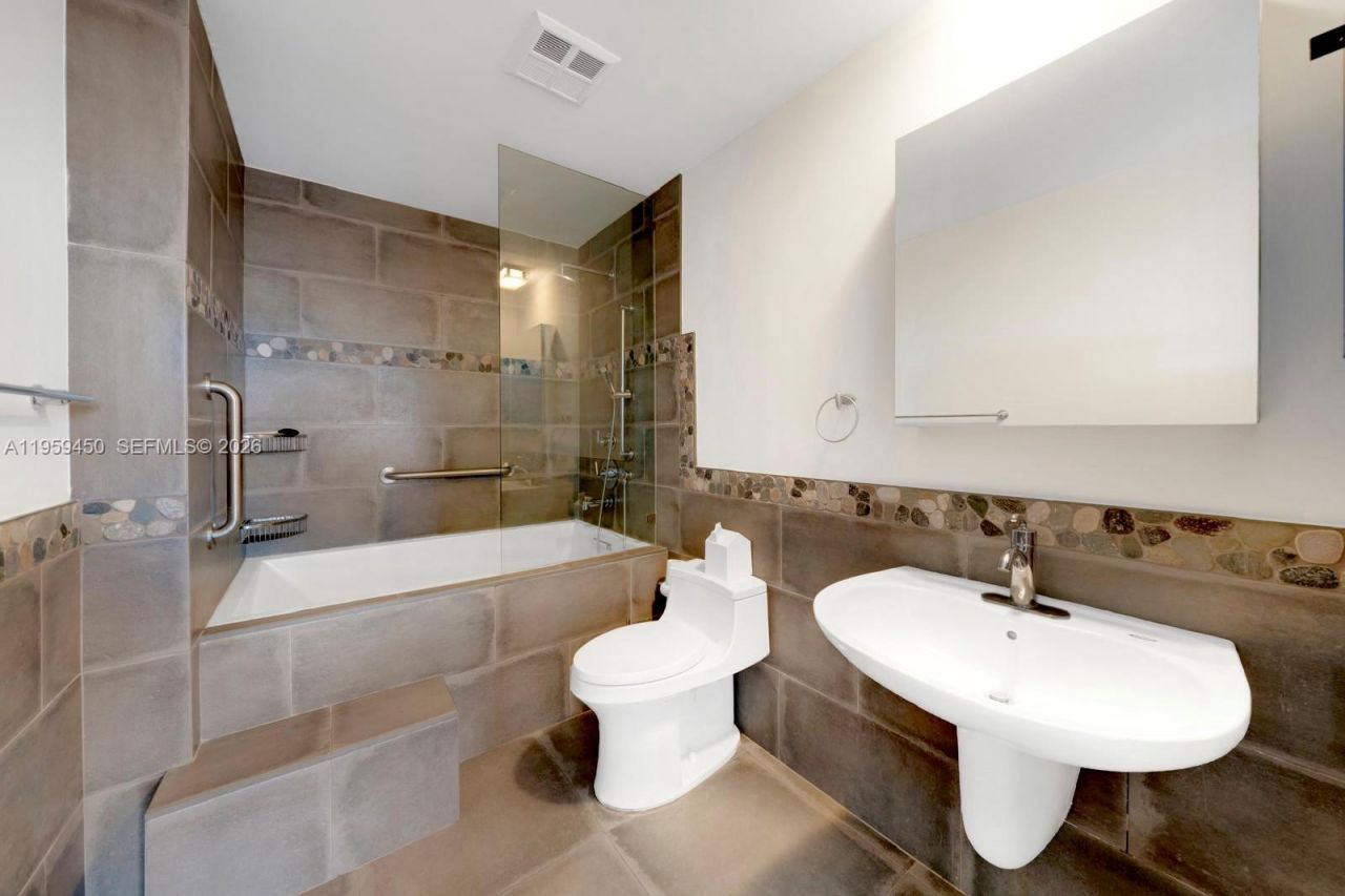 10 SW South River Dr, Unit PHI06, Miami, FL 33130 Photo