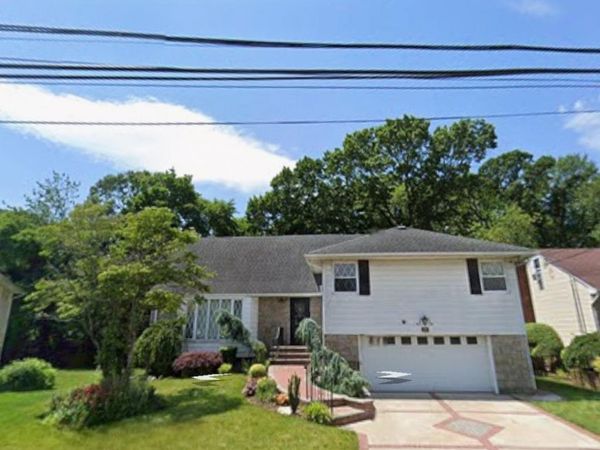 27 Wilbur Lane, Roosevelt, NY 11575