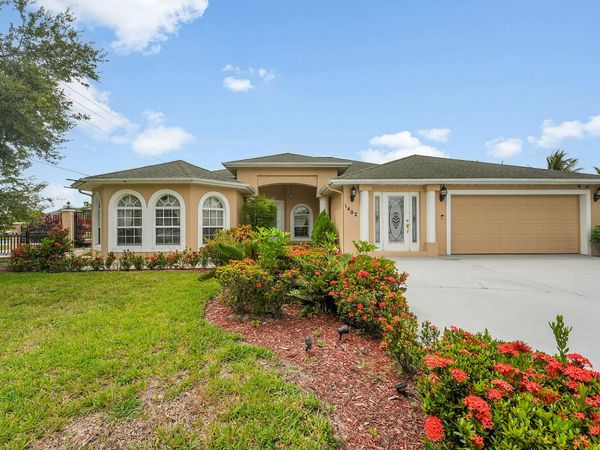 1402 SW Doe Court, Port St. Lucie, FL 34953
