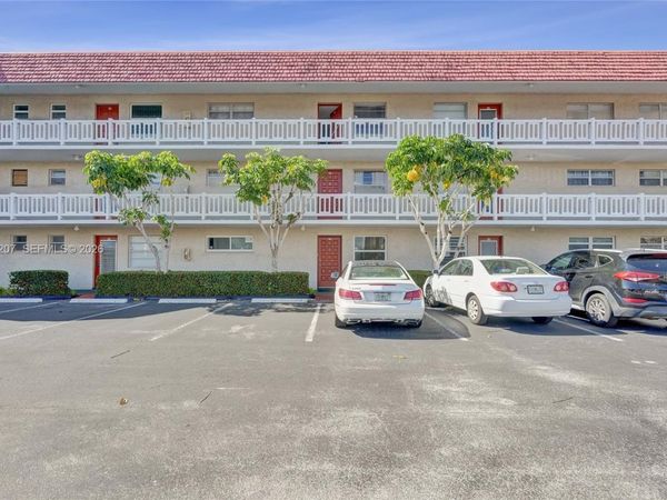 3511 E Inverrary Dr, Unit 107, Lauderhill, FL 33319