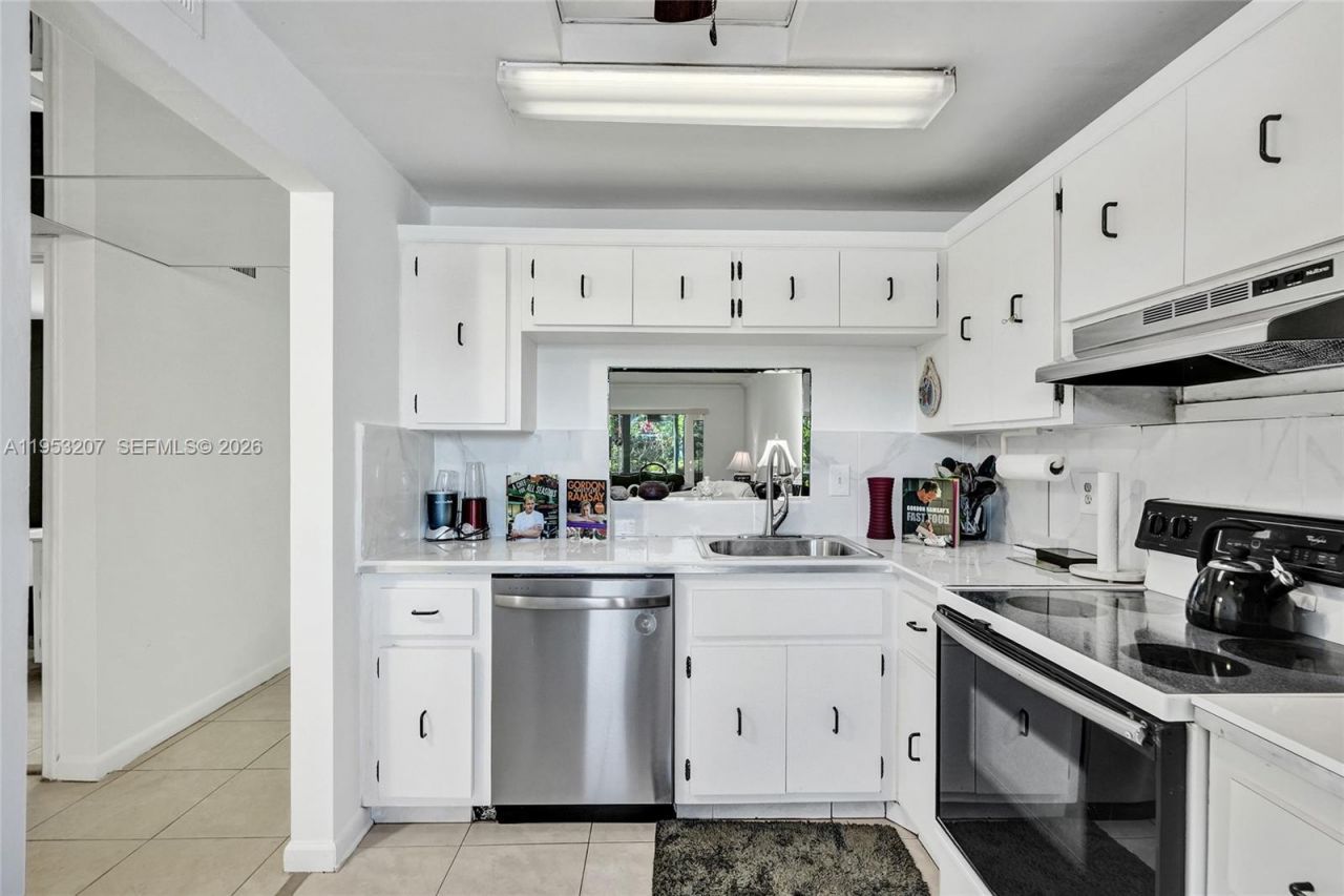 3511 E Inverrary Dr, Unit 107, Lauderhill, FL 33319 Photo