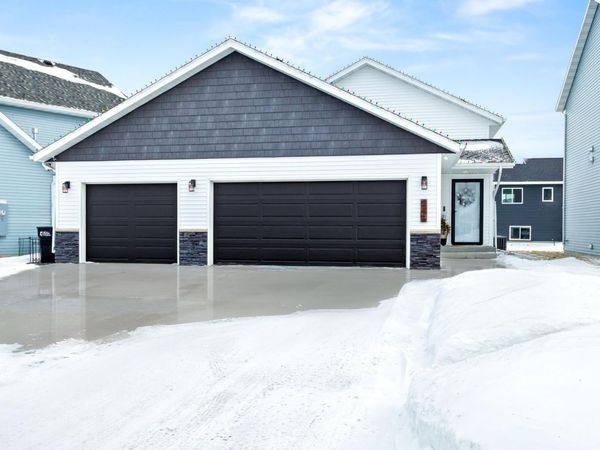 1011 Barnes Drive W, West Fargo, ND 58078