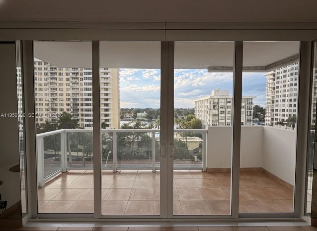 5601 Collins Ave, Unit 720, Miami Beach, FL 33140 Photo