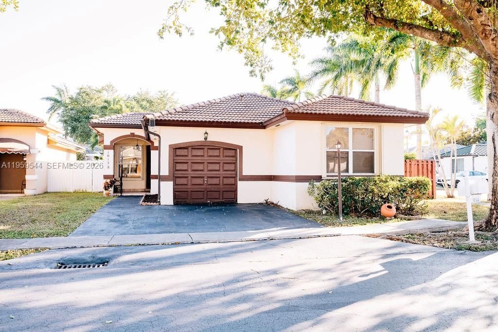 16158 SW 68th Ter, Miami, FL 33193 Photo