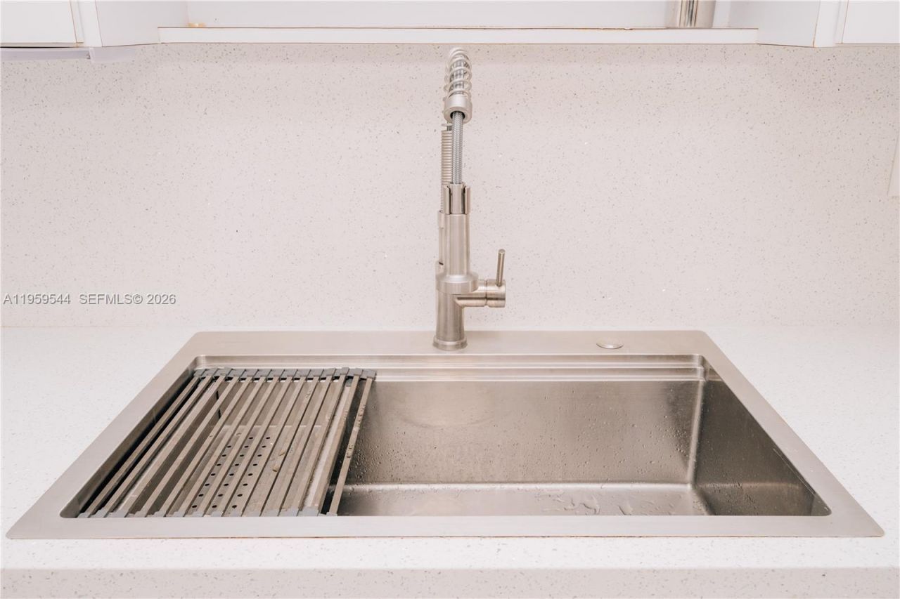 16158 SW 68th Ter, Miami, FL 33193 Photo