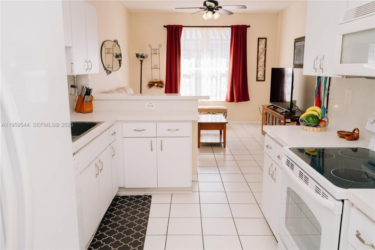 16158 SW 68th Ter, Miami, FL 33193 Photo