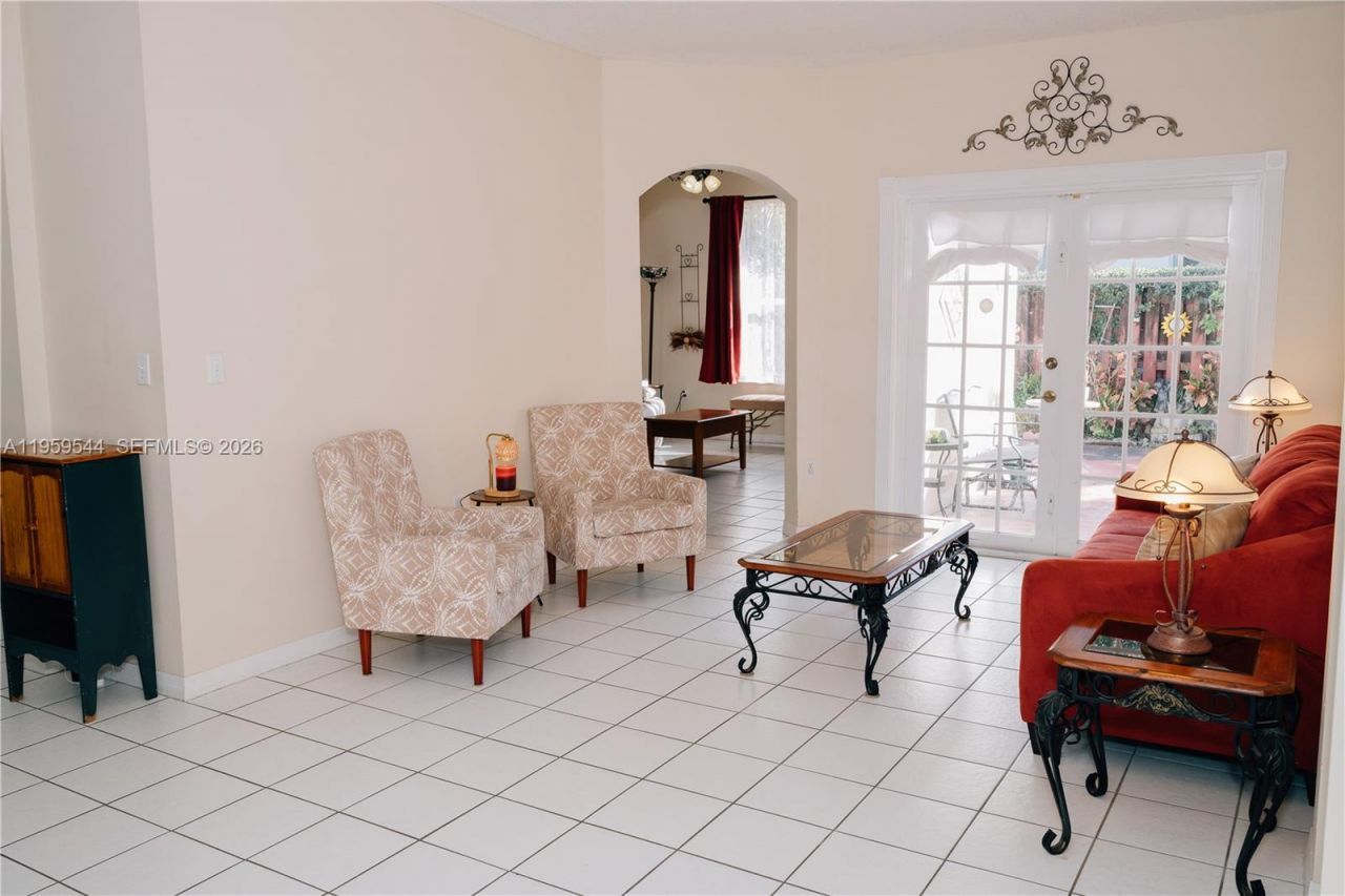 16158 SW 68th Ter, Miami, FL 33193 Photo