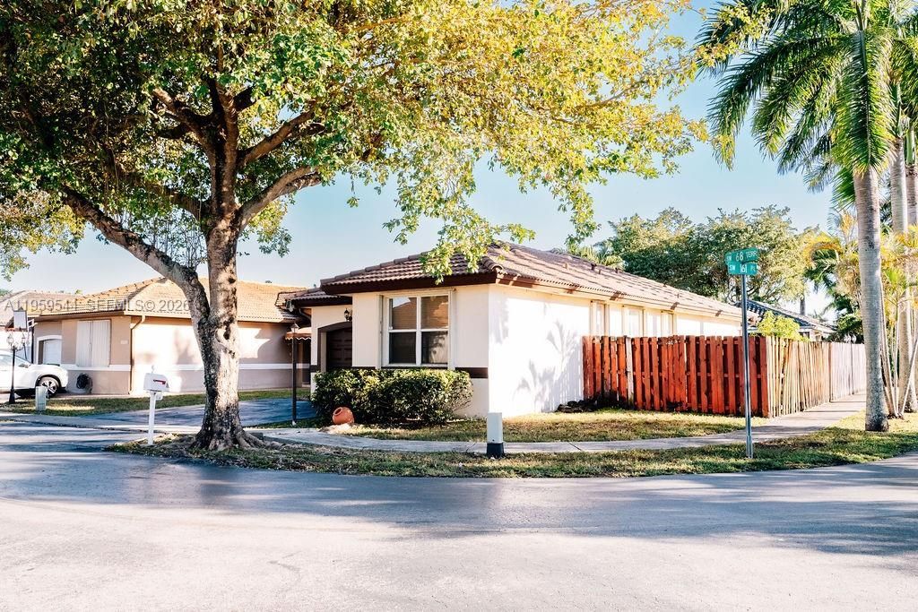 16158 SW 68th Ter, Miami, FL 33193 Photo