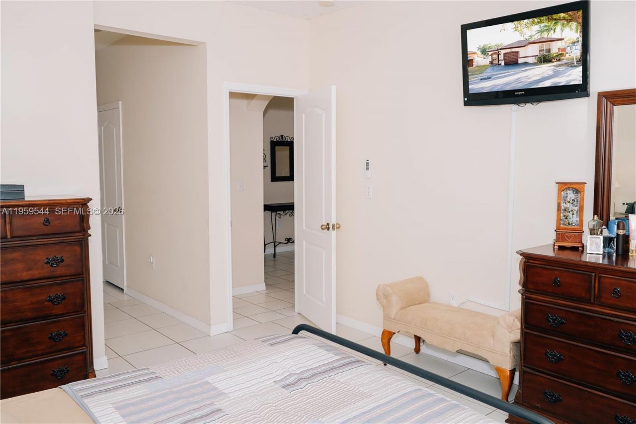 16158 SW 68th Ter, Miami, FL 33193 Photo