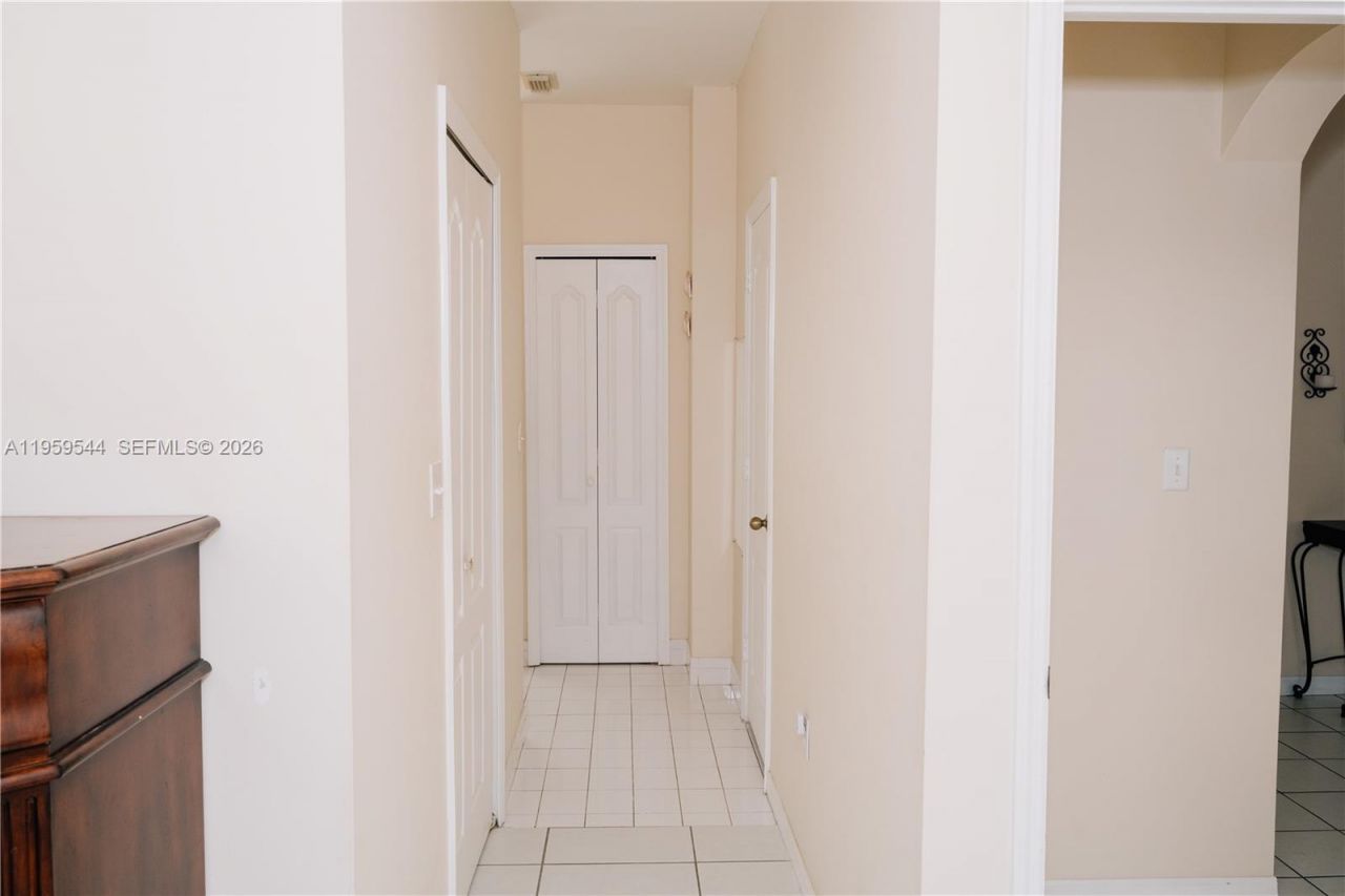 16158 SW 68th Ter, Miami, FL 33193 Photo