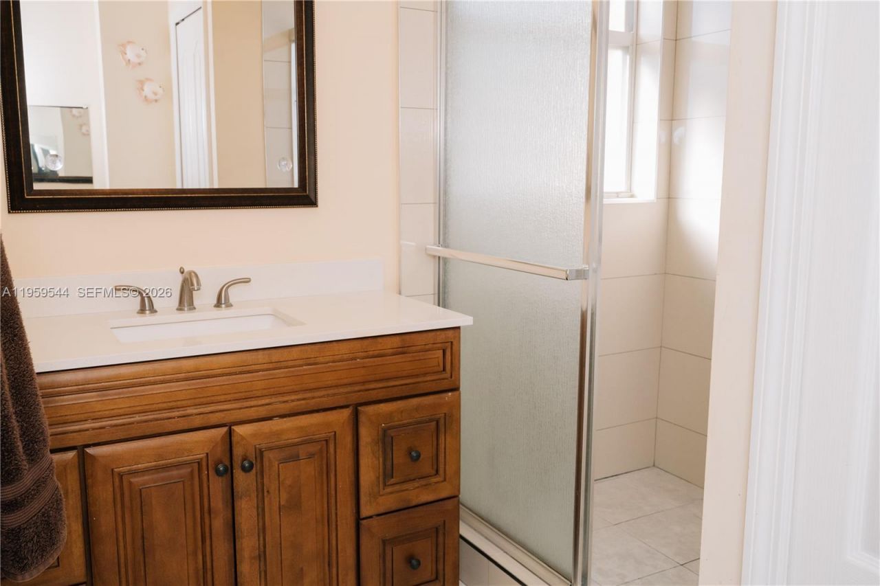 16158 SW 68th Ter, Miami, FL 33193 Photo