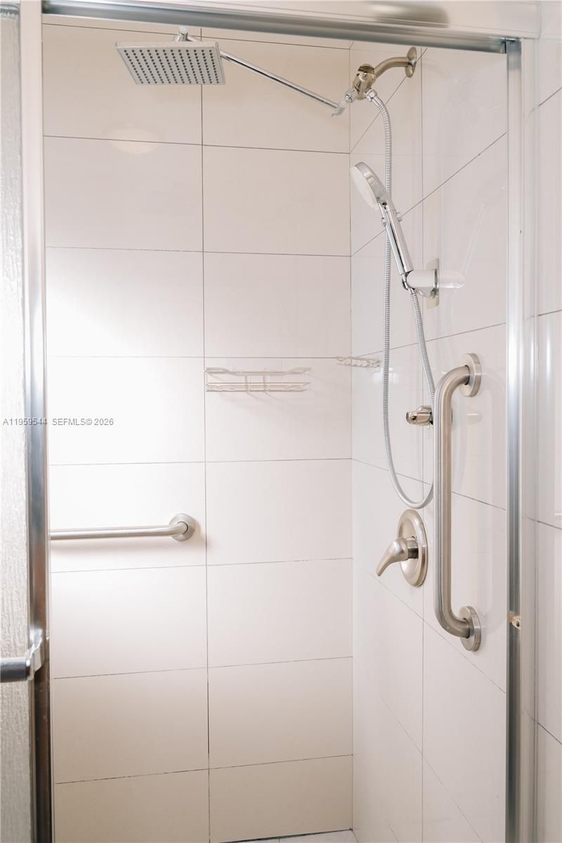 16158 SW 68th Ter, Miami, FL 33193 Photo