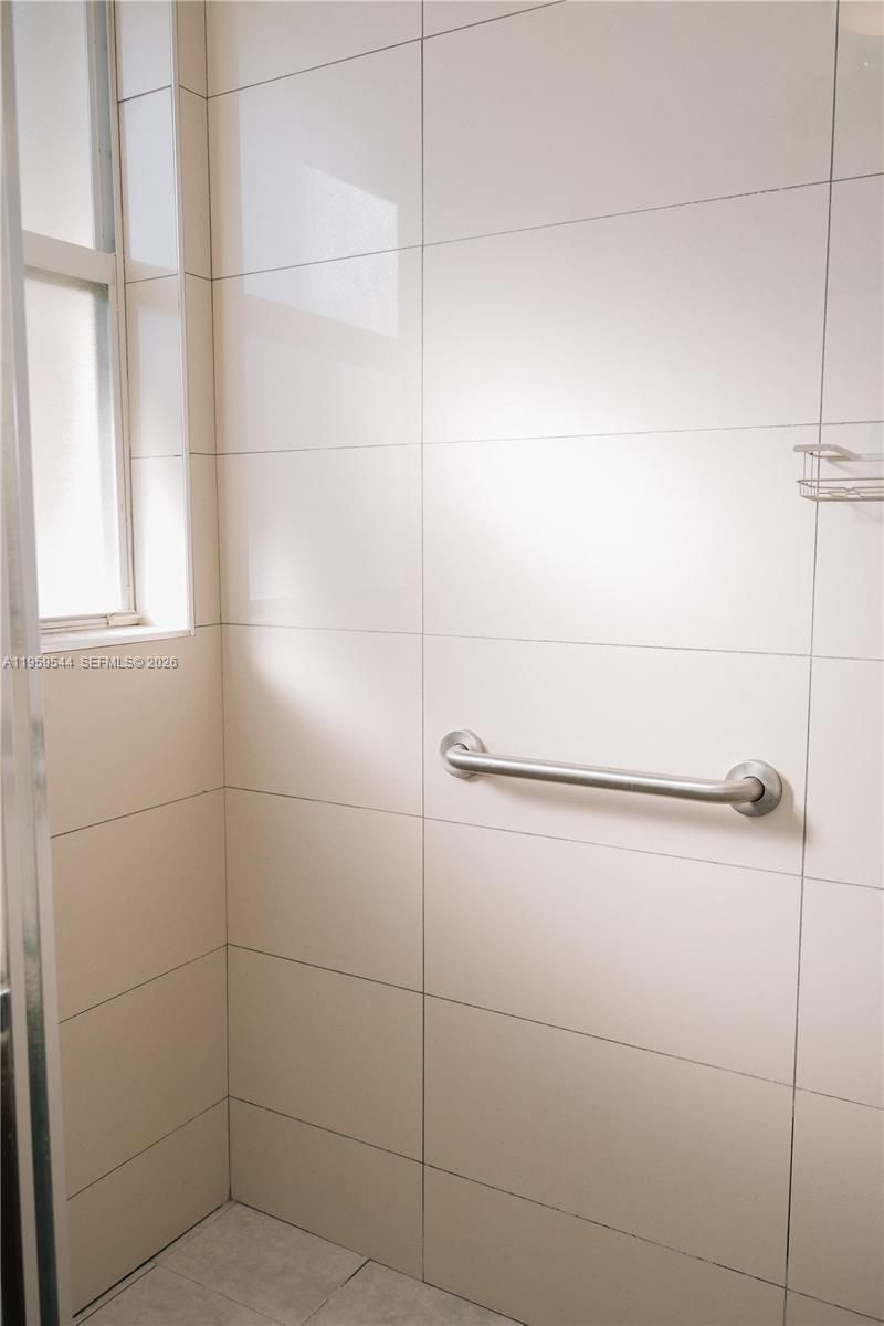 16158 SW 68th Ter, Miami, FL 33193 Photo