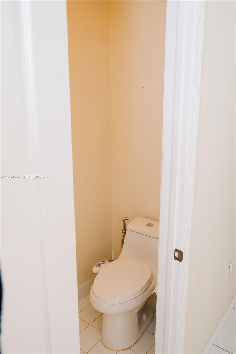 16158 SW 68th Ter, Miami, FL 33193 Photo