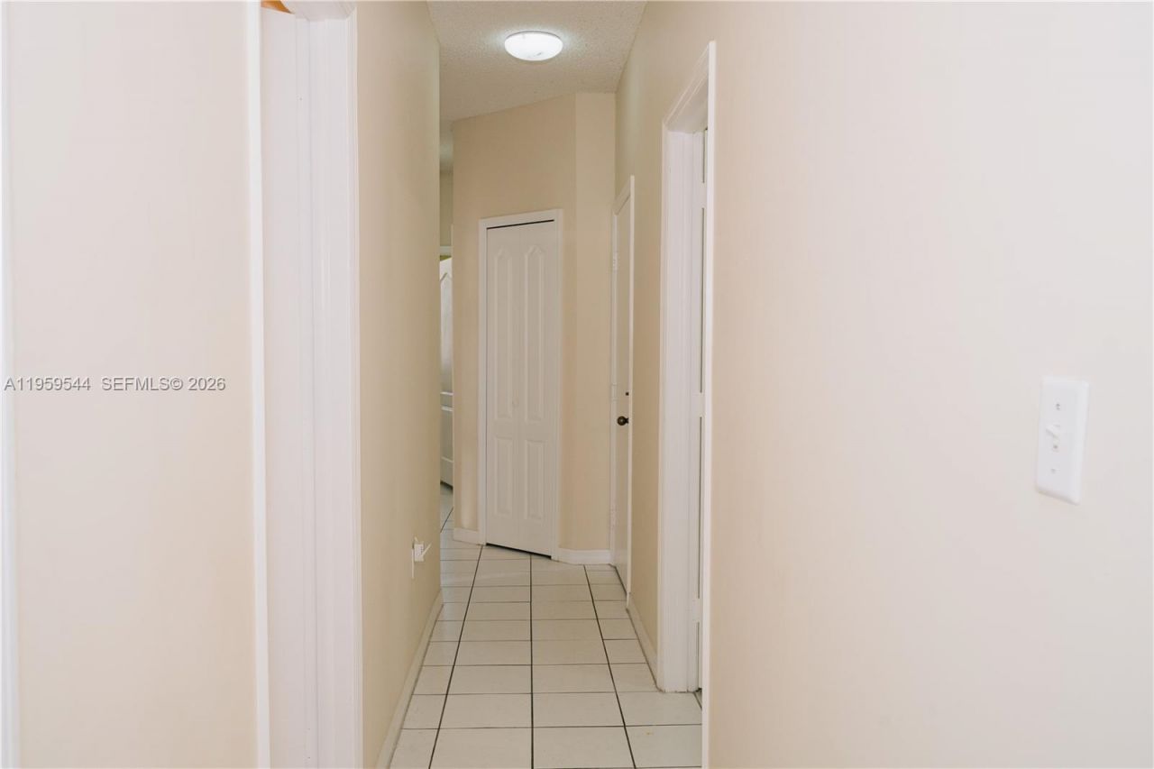 16158 SW 68th Ter, Miami, FL 33193 Photo