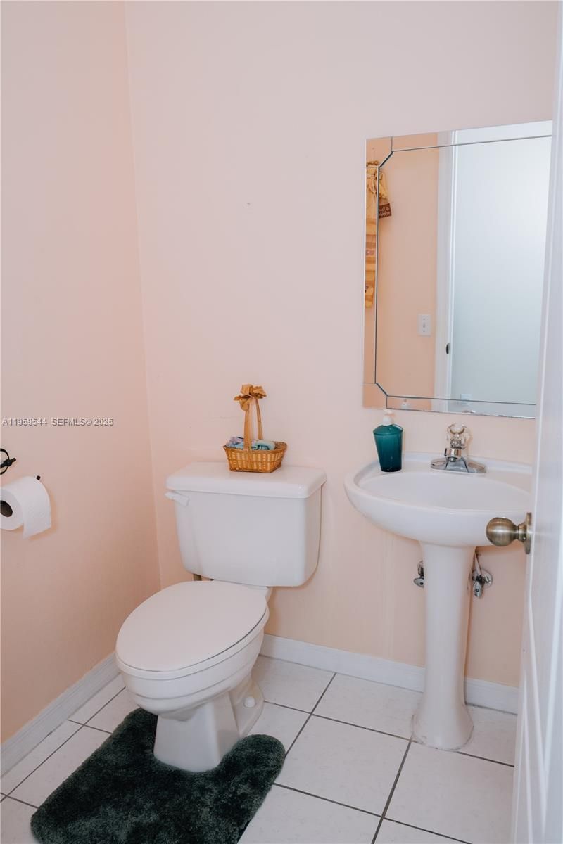 16158 SW 68th Ter, Miami, FL 33193 Photo