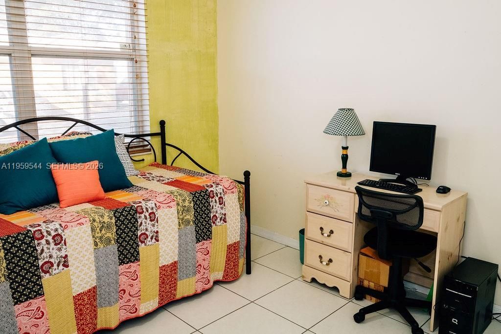 16158 SW 68th Ter, Miami, FL 33193 Photo