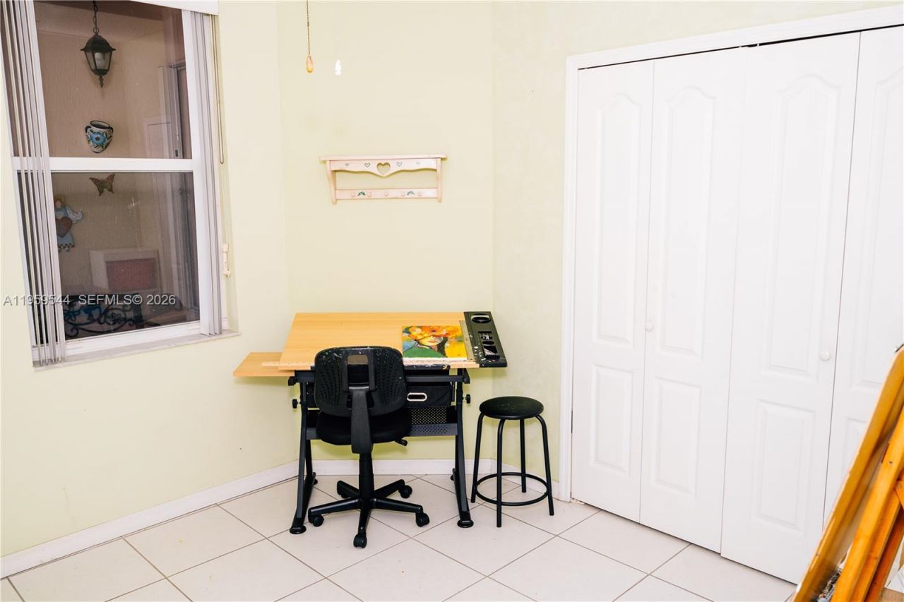 16158 SW 68th Ter, Miami, FL 33193 Photo