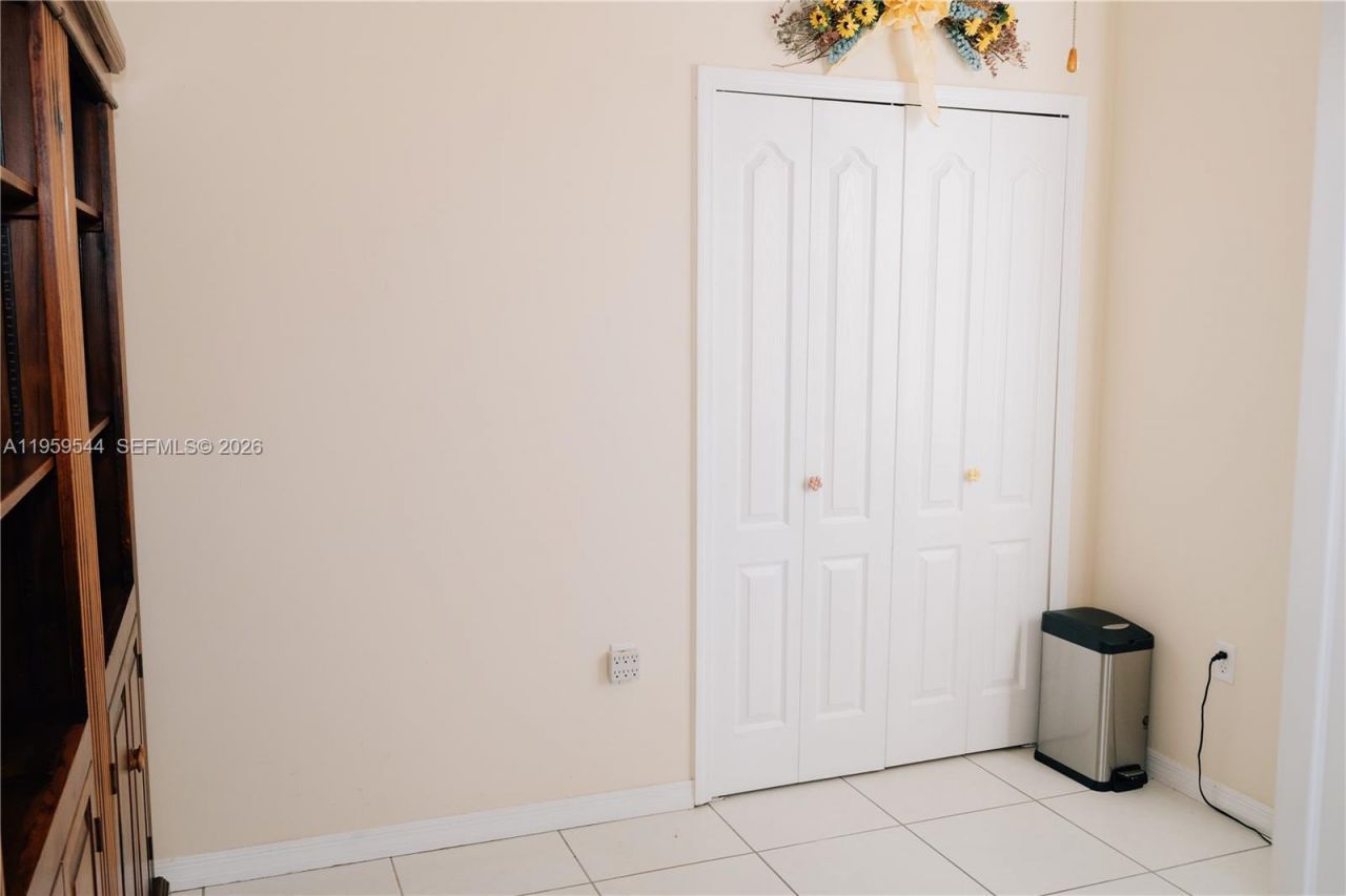 16158 SW 68th Ter, Miami, FL 33193 Photo