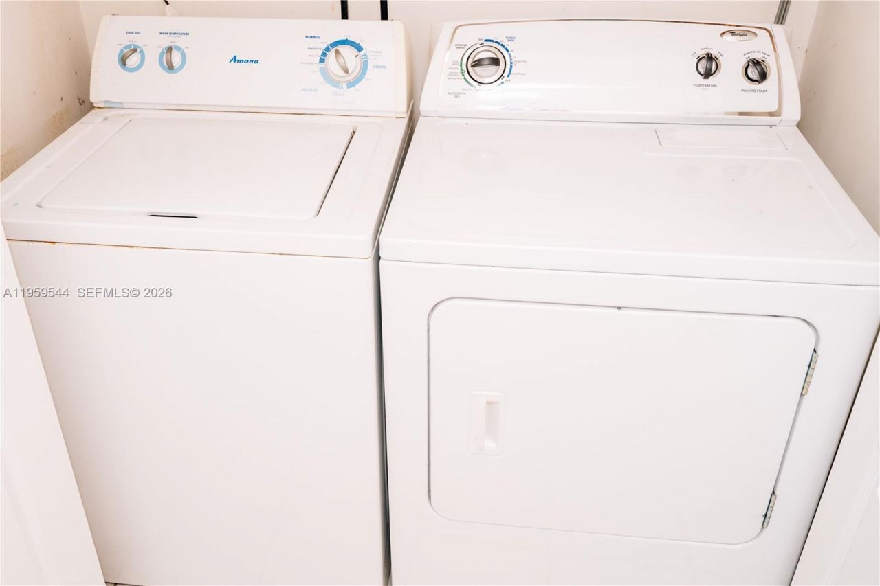 16158 SW 68th Ter, Miami, FL 33193 Photo