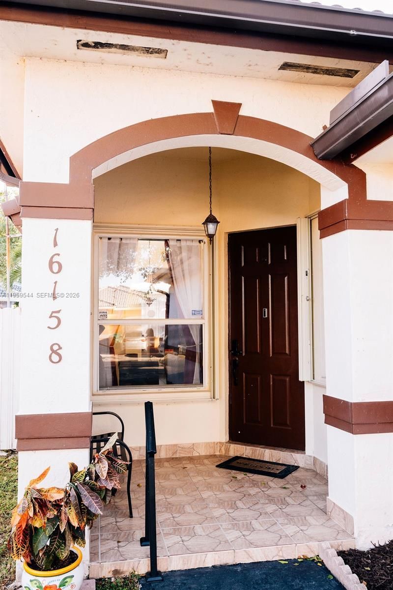 16158 SW 68th Ter, Miami, FL 33193 Photo